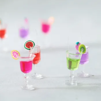 Mini Şeyler meyve kokteyli Dollhouse KİVİ Üzüm İçecek Minyatür oyuncak yiyecekler OB11 BJD Bebek Evi Mutfak Aksesuarları Oyna Pretend
