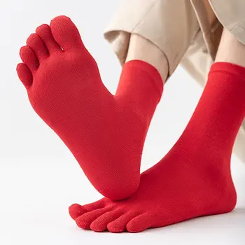 2023 Kırmızı Yeni Yıl Çorap Kadın 5 Parmak Harajuku Unisex Rahat Rahat Orta Tüp Çift Yumuşak Sonbahar Basit Katı Çorap