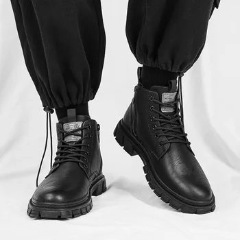 Erkekler Eğlence Yürüyüş Ayakkabısı Yeni Trend Siyah Erkek Motosiklet Botları Açık Yürüyüş deri ayakkabı Rahat Antiskid Erkek yarım çizmeler