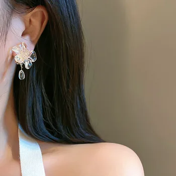 Şeffaf Akrilik Çiçek Kulak Manşetleri Kadınlar Kristal Klip Küpe Hiçbir Deldi Klip Küpe Tatlı Kulak Takı Hediyeler