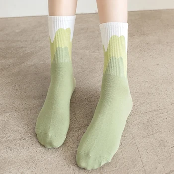 Moda Sonbahar Kış Kadın Pamuk sıcak tutan çoraplar Bahar Bayan Graffiti Bayanlar Şeker Renkler Orta Tüp Çorap Kadınlar İçin