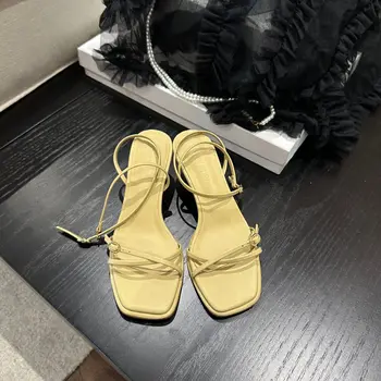 2023 Sandalet Kadın ayakkabı tokası Kayış Yüksek Topuklu Burnu açık Yeni Kızlar Stiletto Yaz Konfor Yüksek topuklu Peep Şeffaf Bej Düşük Cas