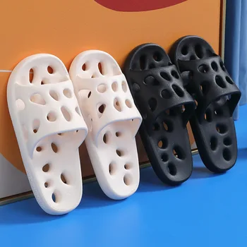 Yaz Unisex Terlik Yeni Ajur Delik banyo terliği EVA Yumuşak tabanlı kaymaz Ev Ayakkabıları Büyük Boy Çift plaj terlikleri
