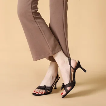 Kore Baskı Zarif Sandalet kadın 2023 Yaz Yeni Bir Çizgi Toka Yüksek Topuklu Basit Yay Sandalet Moda Peri Tarzı