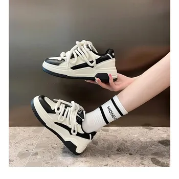 Yaz Yeni INS Kore Temel küçük beyaz ayakkabı kadın Yükseltilmiş spor salonu ayakkabısı Nefes Çok Yönlü rahat ayakkabılar