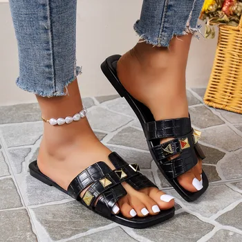 Kadınlar için yeni Sandalet 2023 Yaz Moda Metal Rives Düz Kadın Terlik Dışında Rahat Kadın Plaj Bayanlar Slaytlar Sandalias