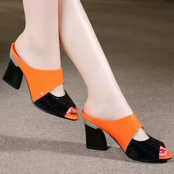 Kadın Sandalet Kare Topuk 2023 Yaz Ayakkabı Kadın Moda Slaytlar Cut-out Burnu açık Kayma Anneler Sandalet Kadın Bling Terlik