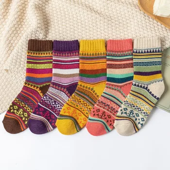 5 Pairs Sonbahar ve Kış Yeni Renk Çizgili Kadın Orta tüp Çorap Japon Vintage Edebi Kalınlaşmak sıcak Tavşan Yün Çorap