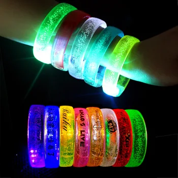 10/20/30/50 Adet LED Bilezikler Glow Bileklik Light Up Bilekliği Karanlık Parti Malzemeleri Neon Bilezik Çocuklar Yetişkinler için