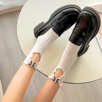Yeni Düz Renk Siyah Beyaz Kadın Çorap JK Japon Tarzı Kawaii Sevimli Fırfır Çorap Kadın Lolita Tatlı Kızlar İnci Yay Uzun Çorap