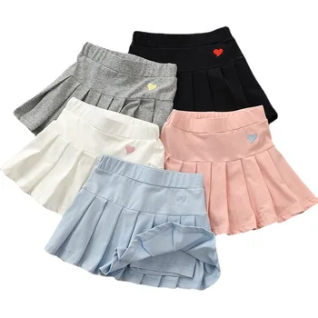 Kızların Pileli Etekleri ve Pantolonları Çok Yönlüdür ve Çocukların Parlama Önleyici Kısa Etekleri Yaz Aylarında Popülerdir