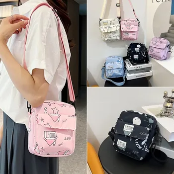 Naylon omuzdan askili çanta Kızlar için Sevimli Karikatür askılı çanta Moda Kız Öğrenci Çok Yönlü Telefon Cüzdan Sırt Çantası Kadınlar için