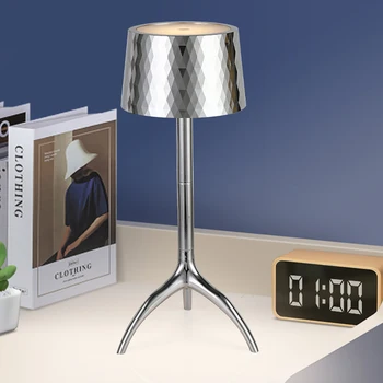 Iskandinav moda masa lambası minimalist postmodern yatak odası başucu lamba ışığı lüks oturma odası çalışma tripod dekoratif masa lambası
