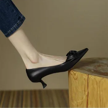 Bayanlar Yaz Ayakkabı Orta Topuklu Ayakkabılar Kadınlar için 2023 Sivri Burun Moccasins Yay Siyah Stilito Teklif Genç Y2k E Ayakkabı